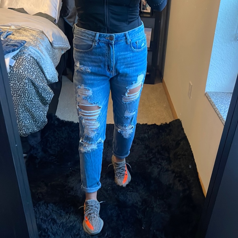 F21 slouchy medium wash ripped jeans